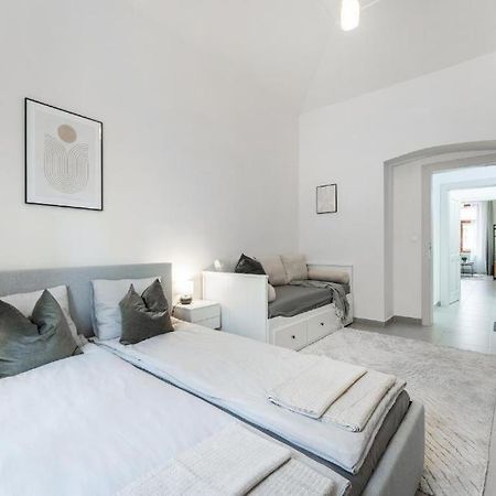 Apartament Nice Apartman In New Town Praga Zewnętrze zdjęcie