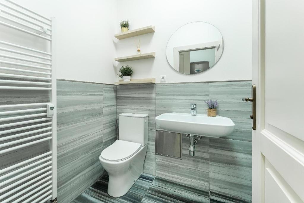 Apartament Nice Apartman In New Town Praga Zewnętrze zdjęcie