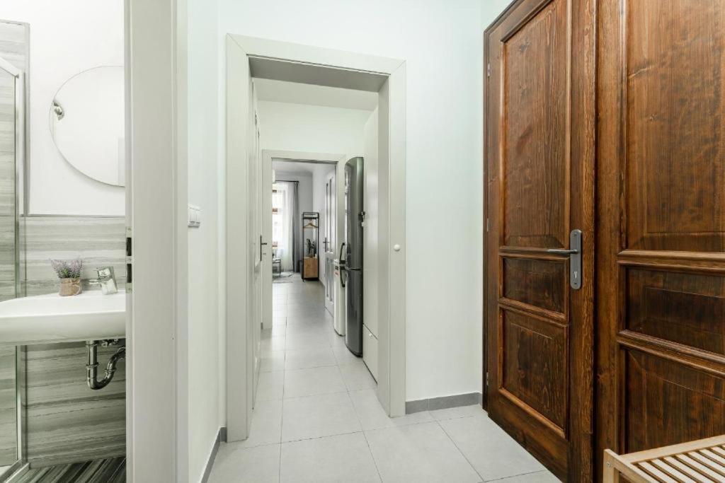 Apartament Nice Apartman In New Town Praga Zewnętrze zdjęcie